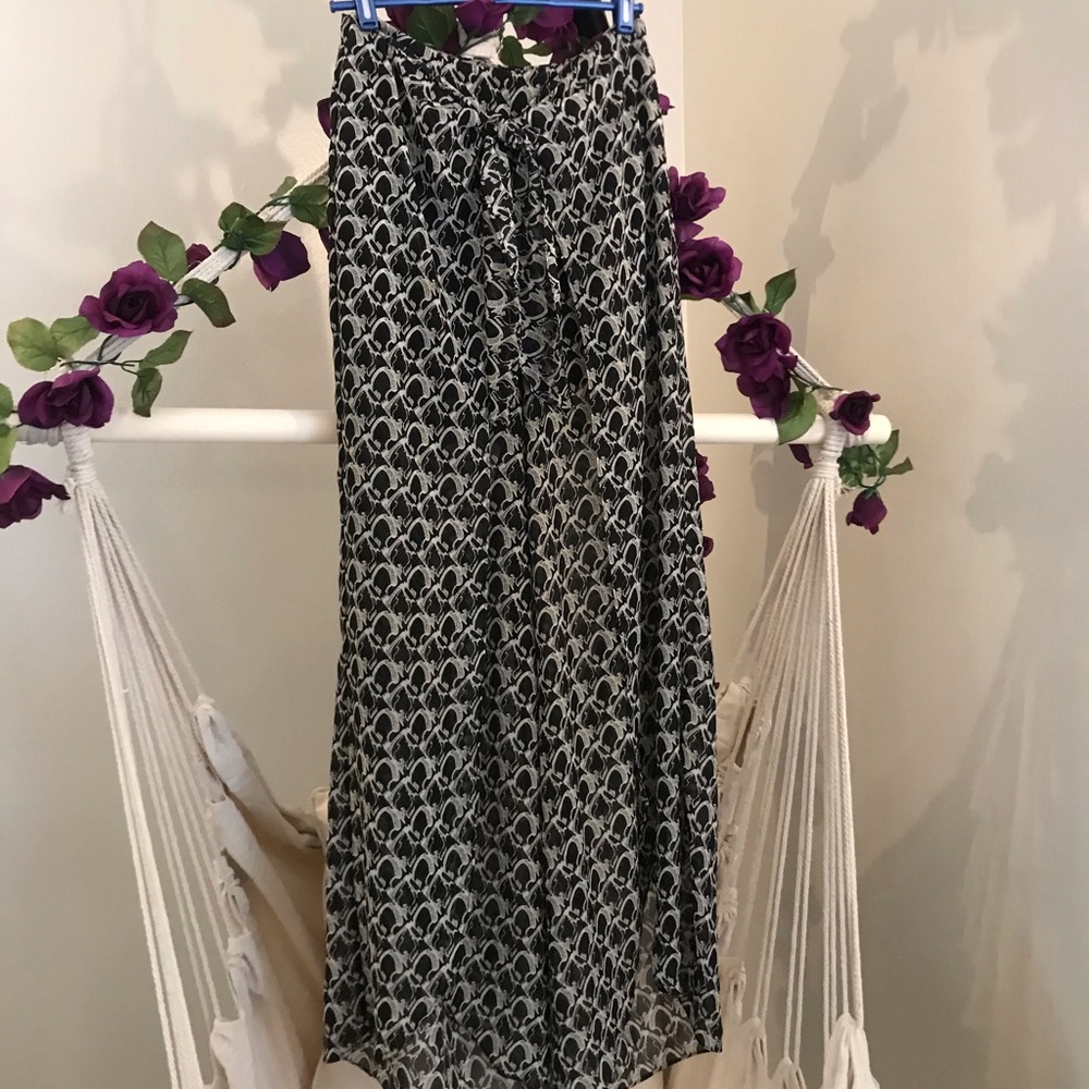 Black + white patterned flowey fashion pants